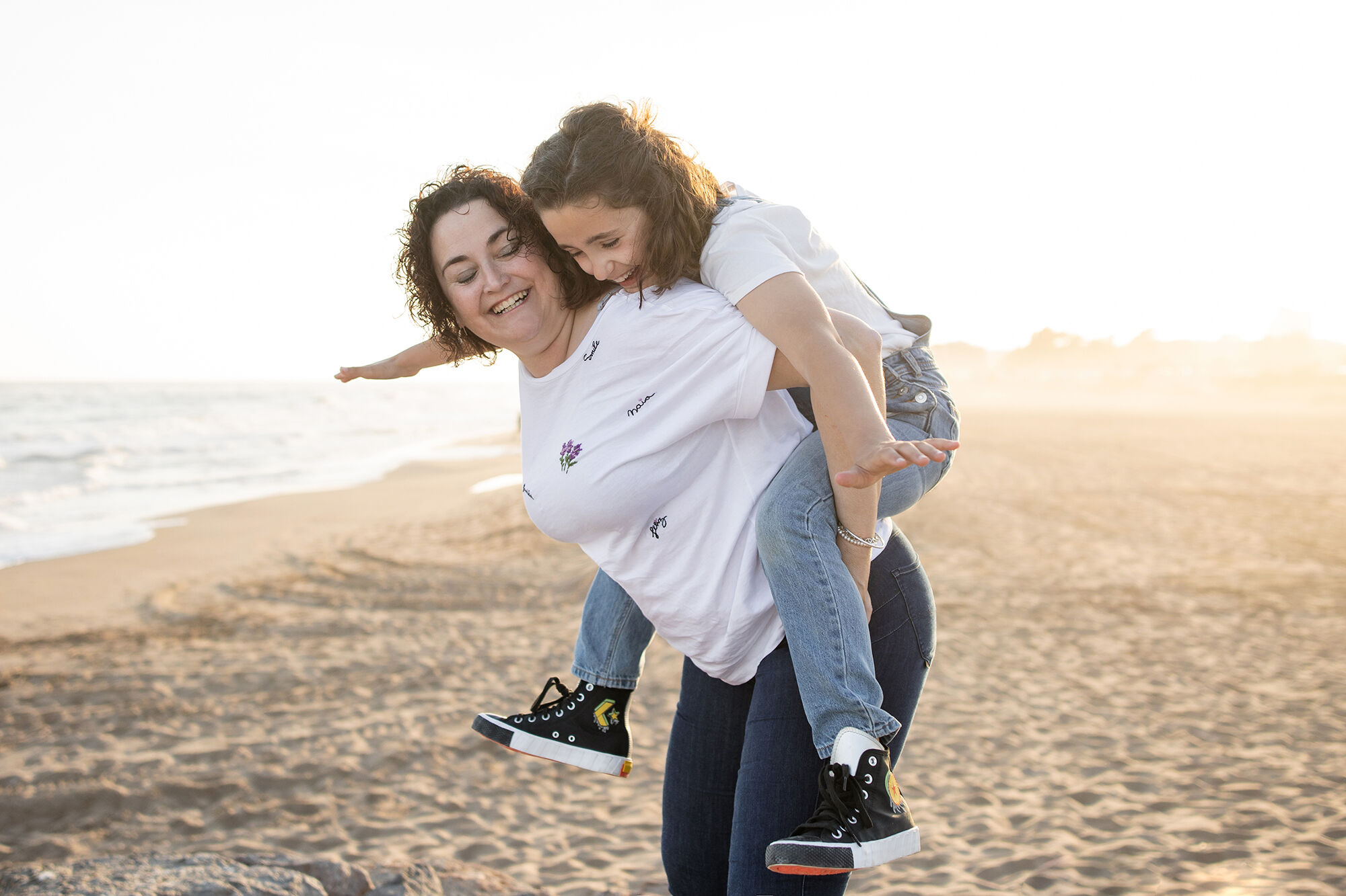 Davinia Torres Fotografia - 019-fotografo-fotografia-fotos-familiares-de-familia-sesion-familiar-dia-de-la-madre-precios-barcelona-girona-costa-brava-sant-feliu-guixols-llobregat-cugat-platja-aro-molins-de-rei-sabadell-martorell-palamos.jpg